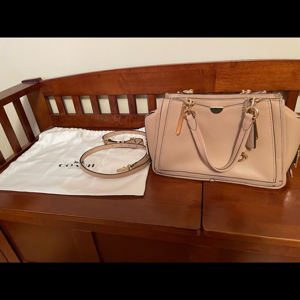 Gently used, like new Coach beechwood dreamer purse with strap and dustbag